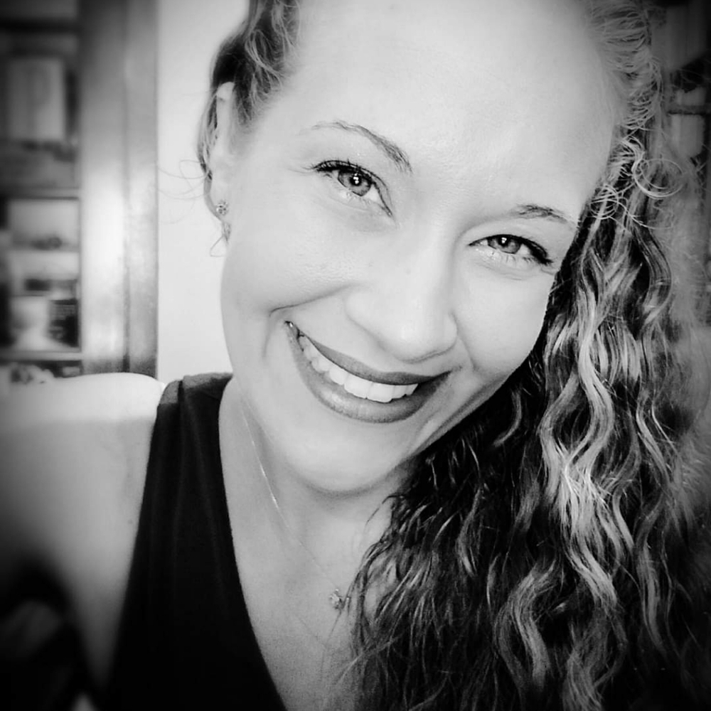 Meet your Posher, Larissa